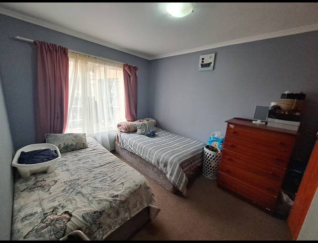 3 BEDROOM TOWNHOUSE FOR SALE IN CASTLEVIEW